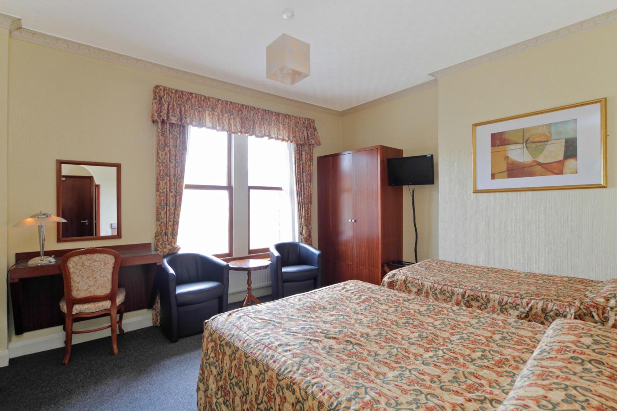 Chambre Triple avec Salle de Bains Privative