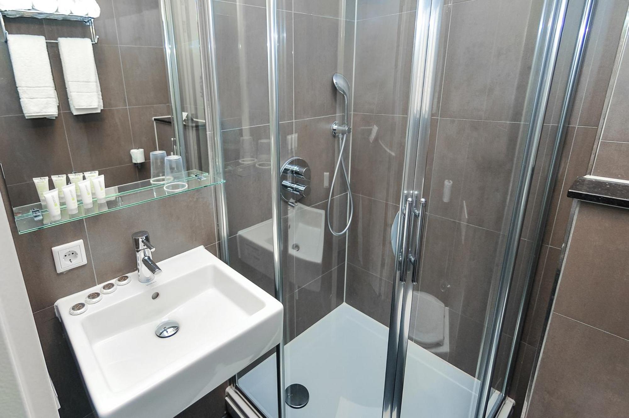 Quadruple Room with River View,706101709:JPEG