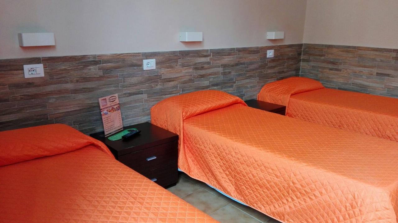 Lit Simple dans Dortoir pour Hommes