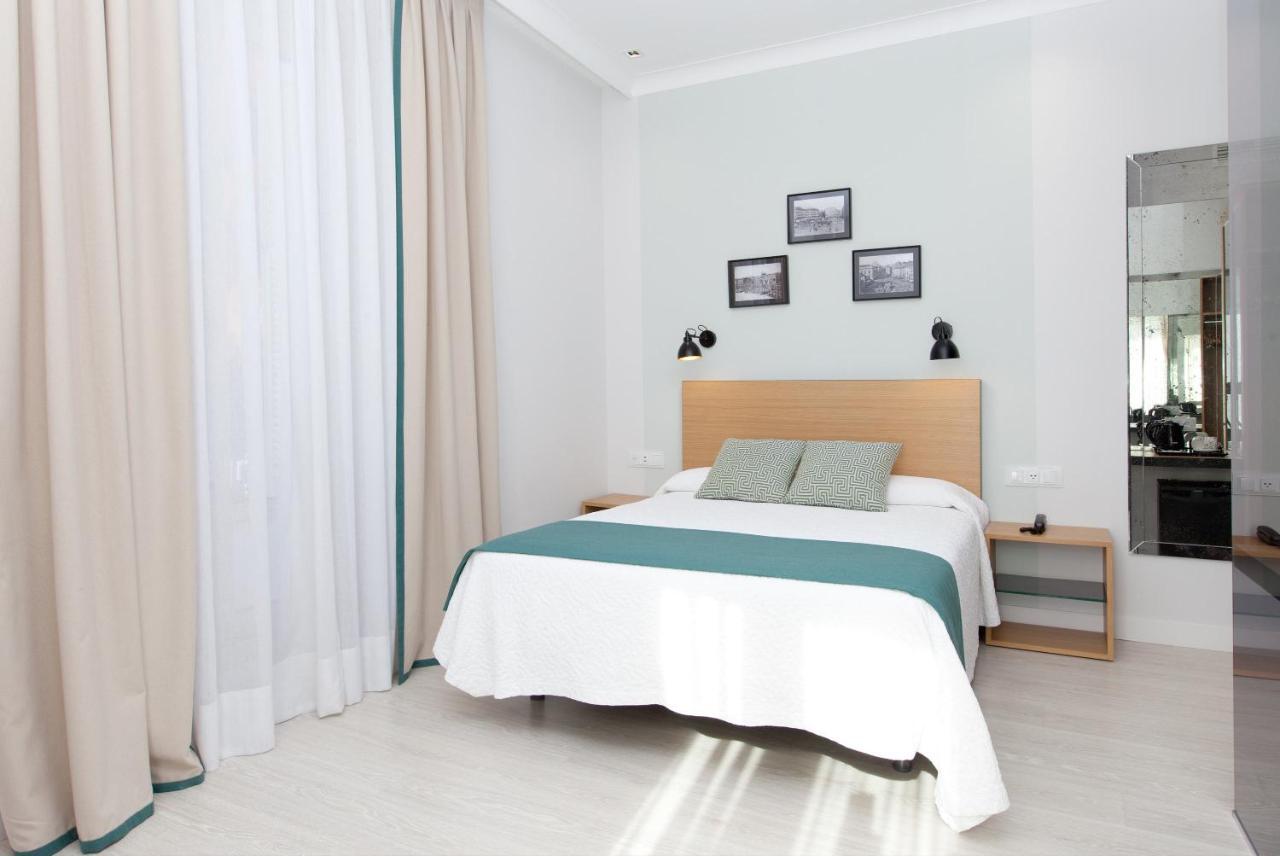 Chambre Simple - Vue sur Puerta del Sol