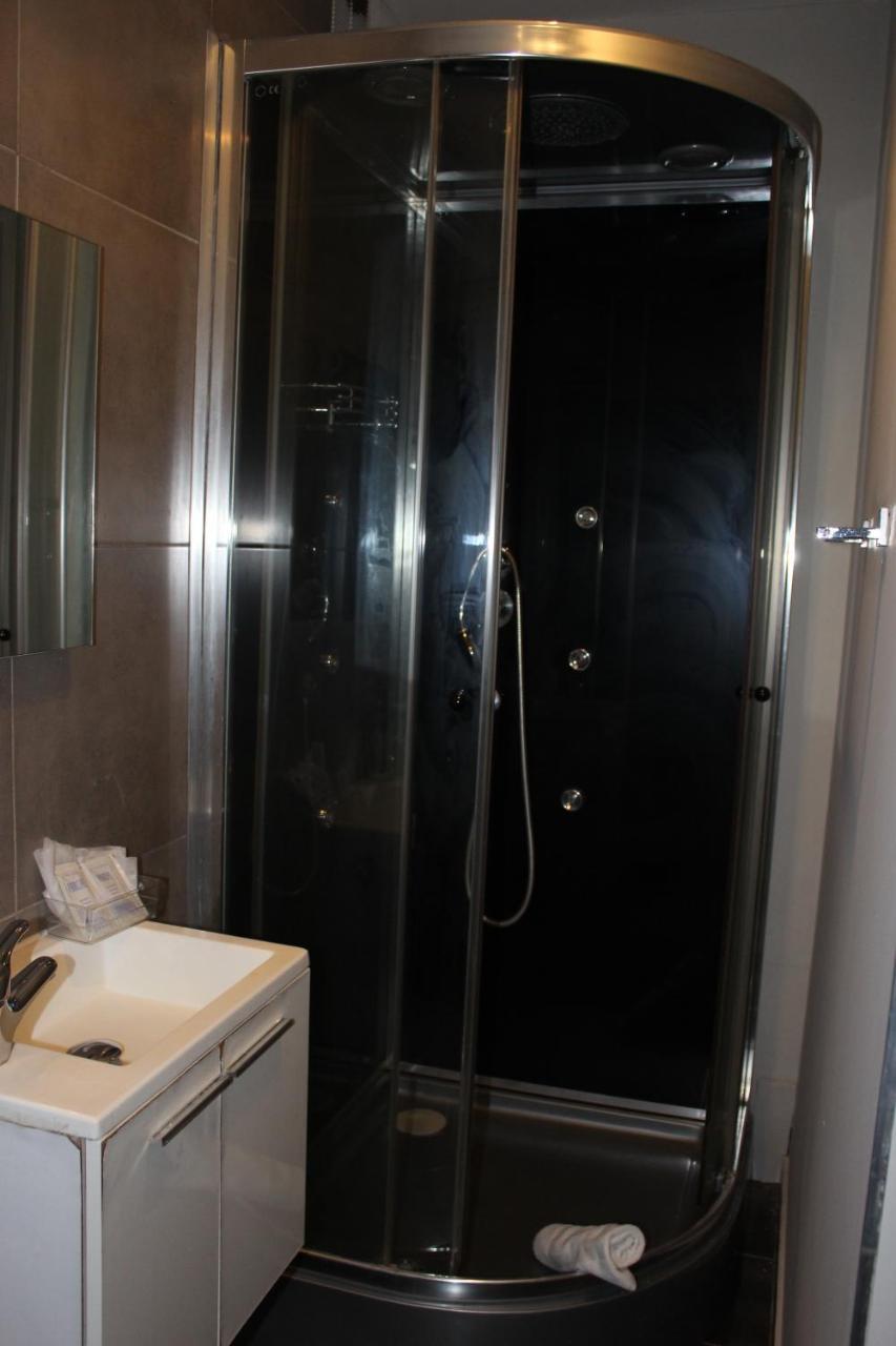 Chambre Double ou Lits Jumeaux avec Salle de Bains Commune