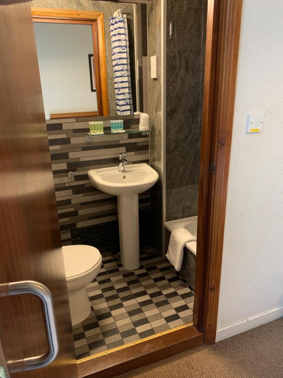 Chambre Familiale avec Salle de Bains Privative