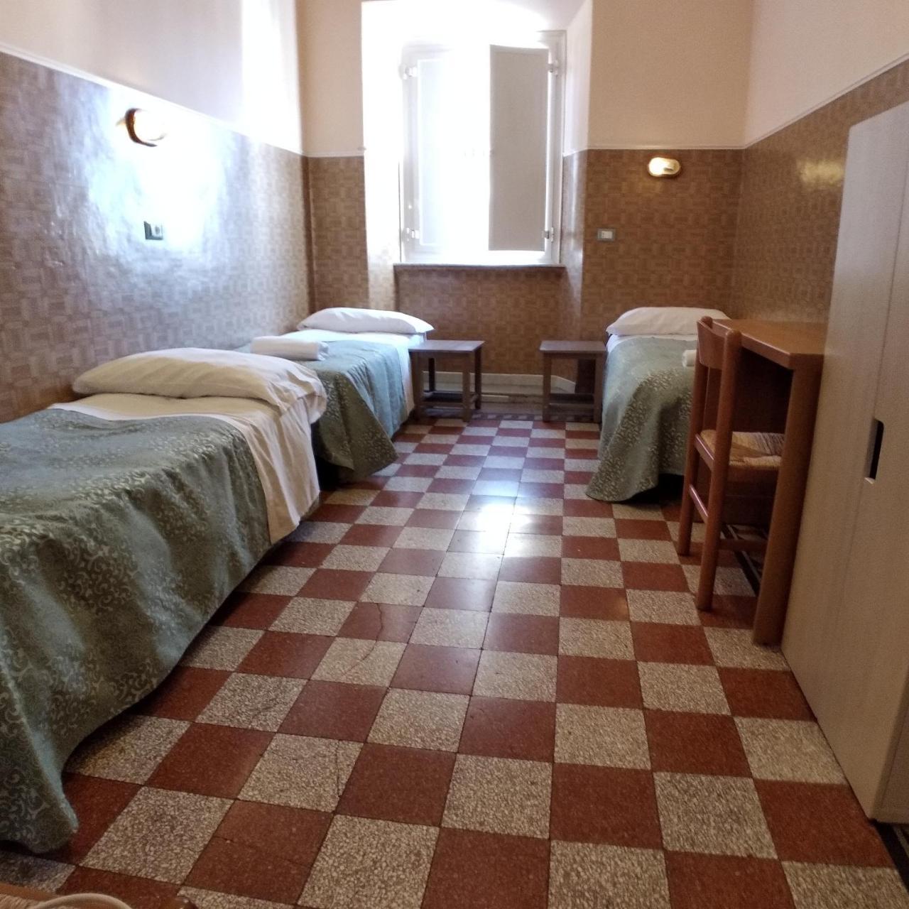 Chambre Triple avec Salle de Bains Commune