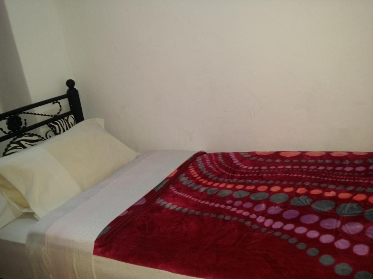 Single Room Shared Shower Toilet,404775969:JPEG