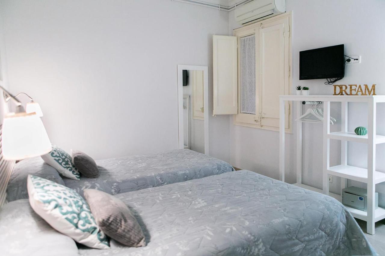 Chambre Intérieure Lits Jumeaux avec Salle de Bains Commune