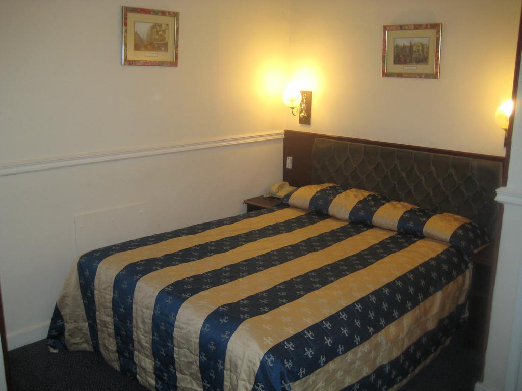 Classic Quad Room,708979105:JPEG