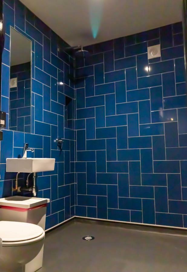 Lit dans Dortoir Mixte de 3 Lits avec Salle de Bains Commune