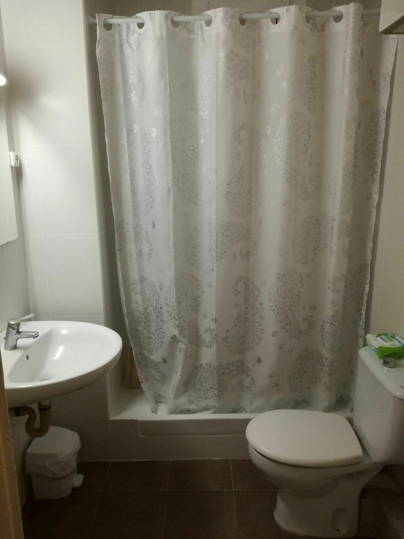 Chambre Simple avec Salle de Bains Commune