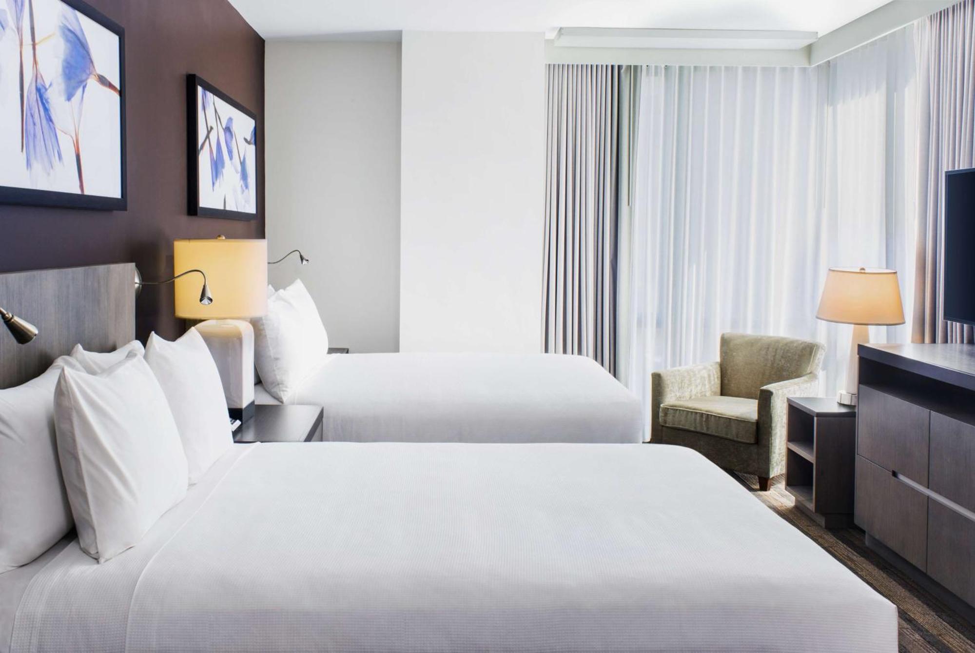Chambre avec 2 Lits Queen-Size et Salon