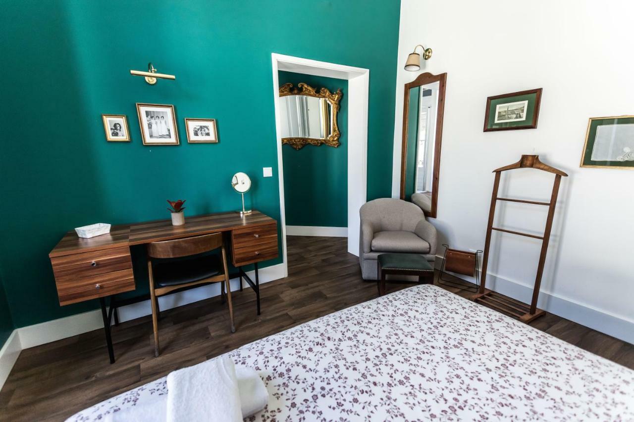 Chambre Double Supérieure avec Balcon - Vue sur Ville