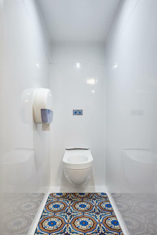 Chambre Break avec 3 Lits Simples Superposés et Salle de Bains Commune