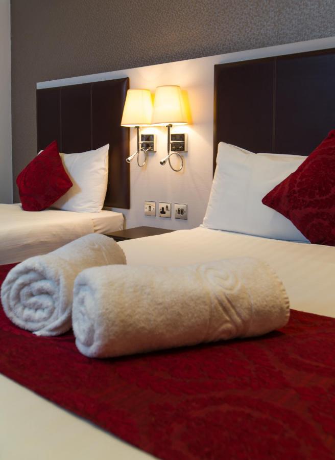 Standard Room with One Double Bed and One Single Bed - Non-Smoking,1274185228:JPEG