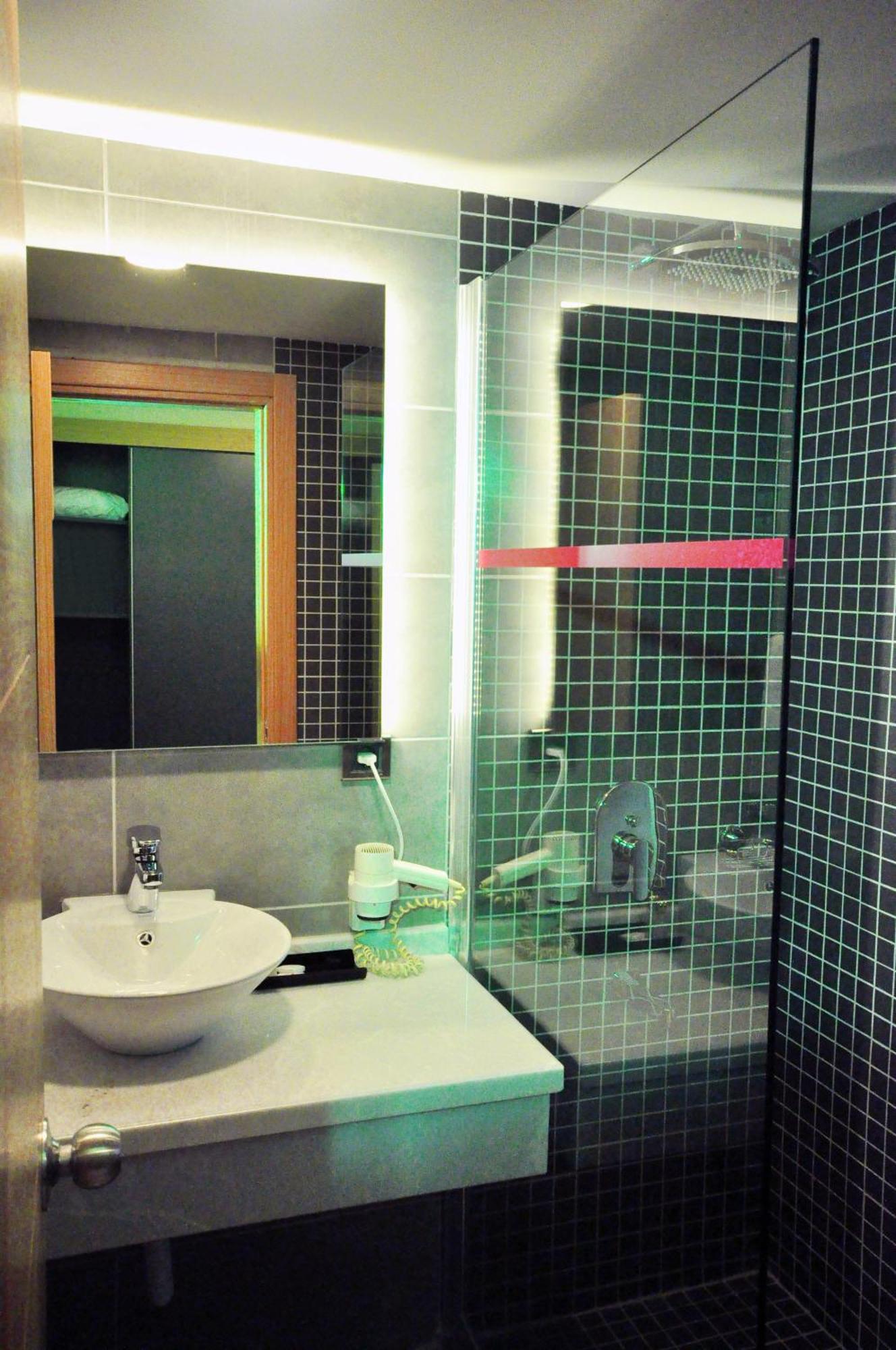 Standard Triple Room,923424196:JPEG