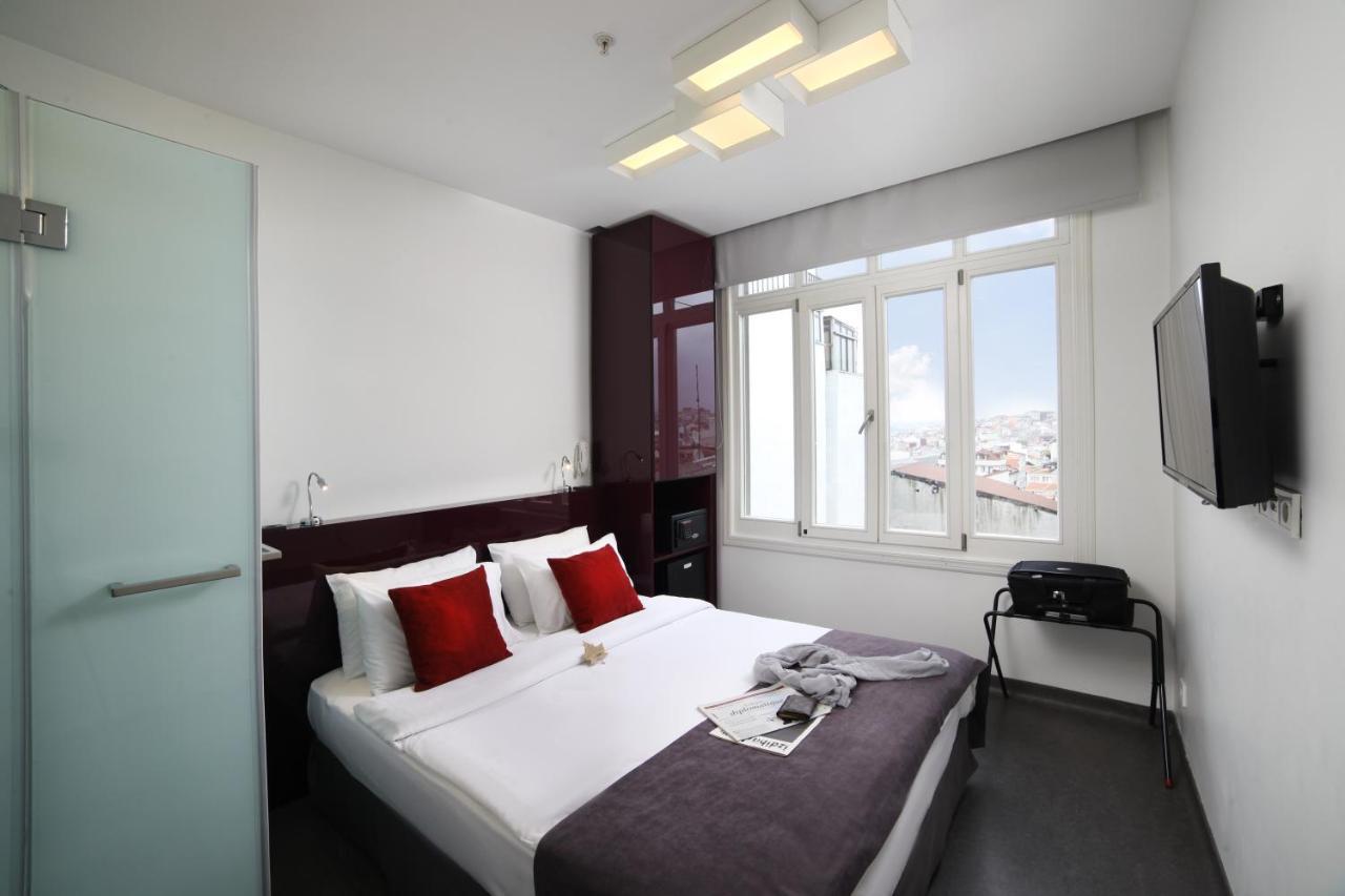 Chambre Double Standard avec Salle de Bains Privative et Toilettes Communes