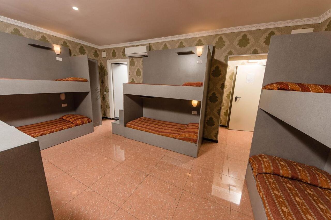 Lit dans Dortoir 6 Lits