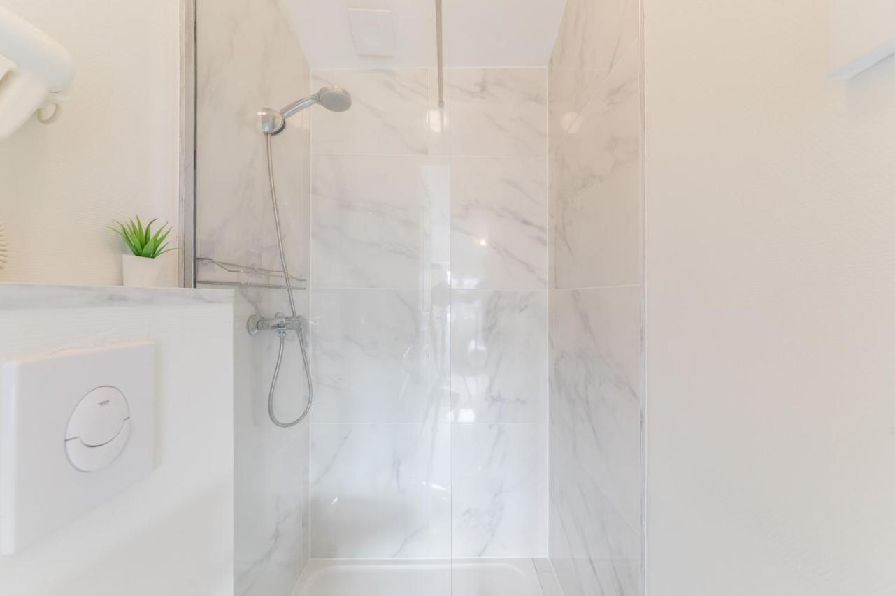 Two-Room Apartment,983580466:JPEG