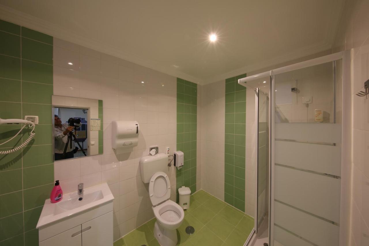 Chambre Double avec Salle de Bains Commune