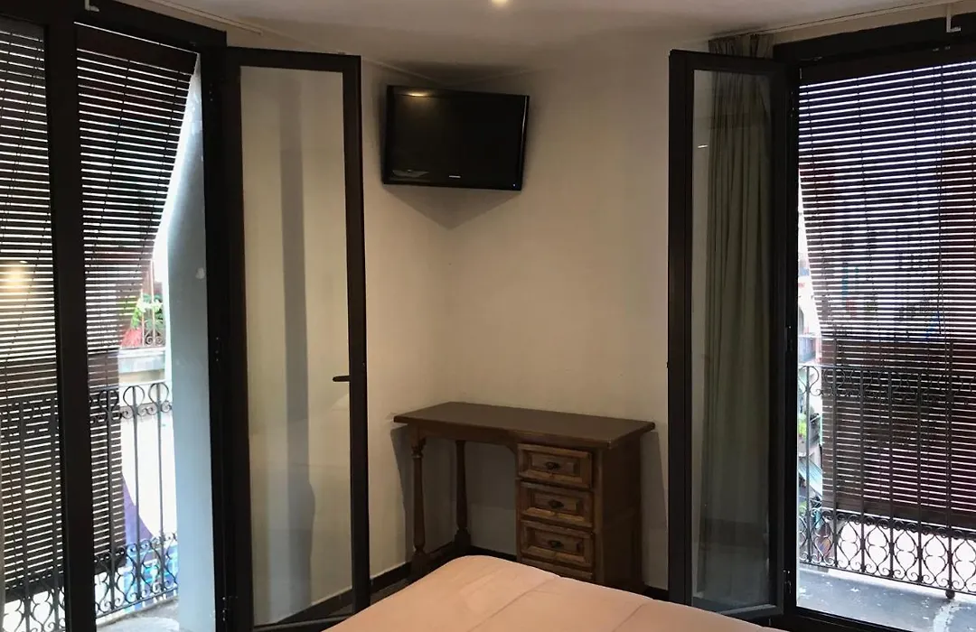 Hostal Radio Barcelona-1