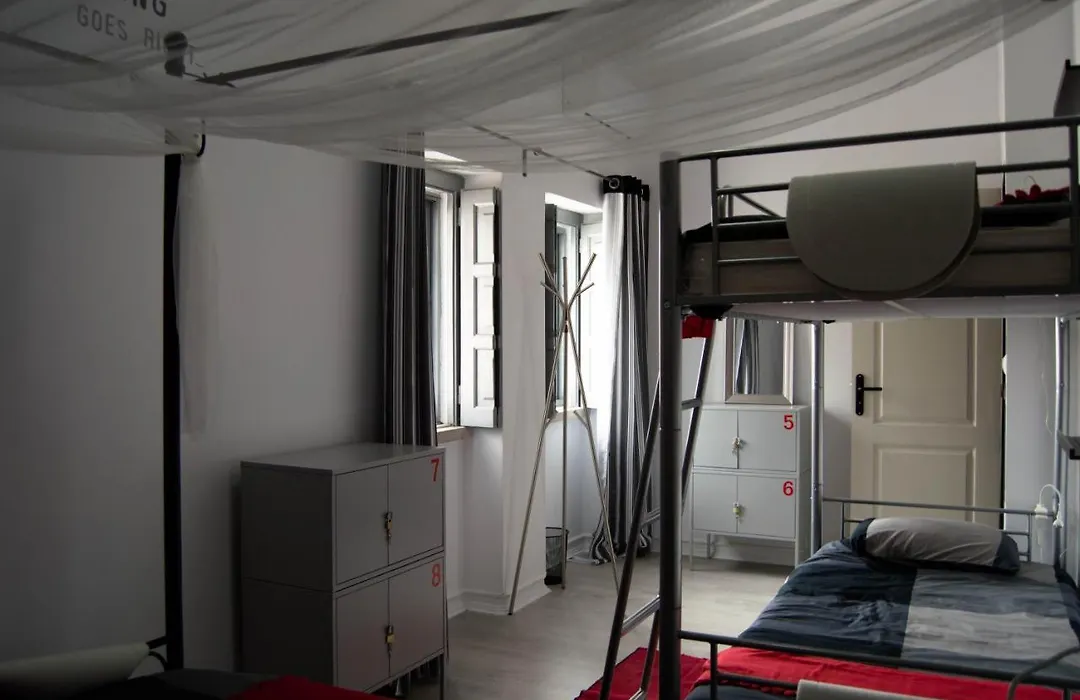 Lisbon Hostel Terminal 3-1