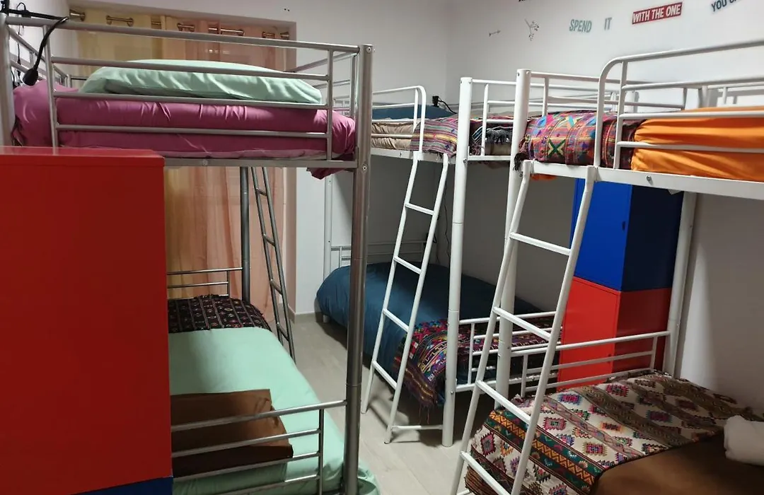 Lisbon Hostel Terminal 4-1