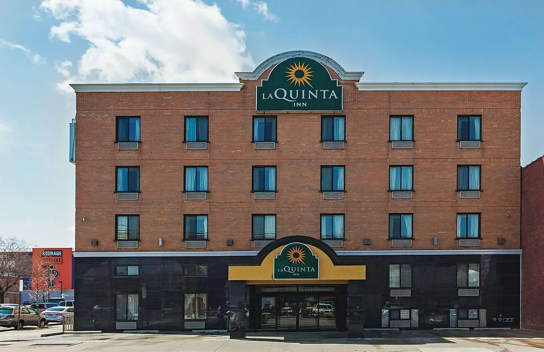 La Quinta Inn By Wyndham Queens-1