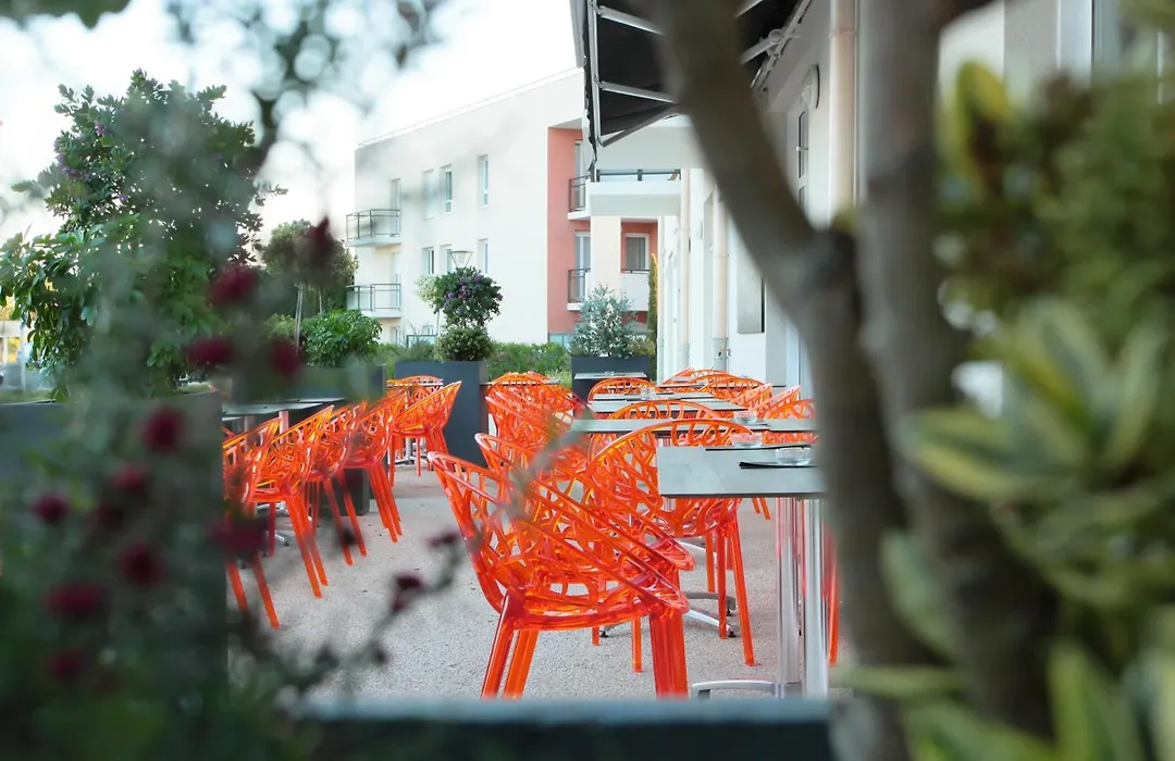 KOSY Appart'Hôtels - Campus Del Sol Esplanade-1