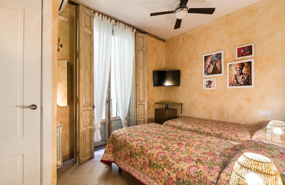 Hostal Artistic B&B-1