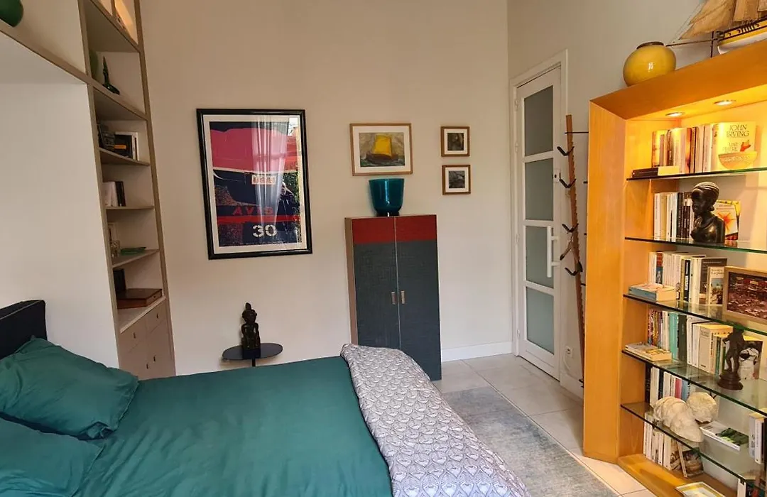 Suite indépendante avec 1 chambre et 1 bureau-1
