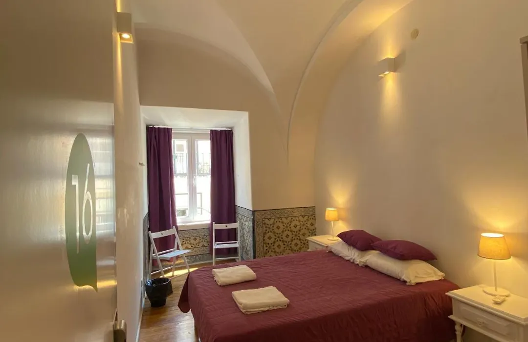 Lost Inn Lisbon Hostel-1