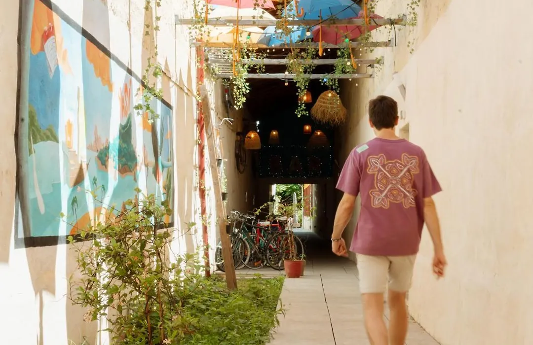 Yasi Hostel-1