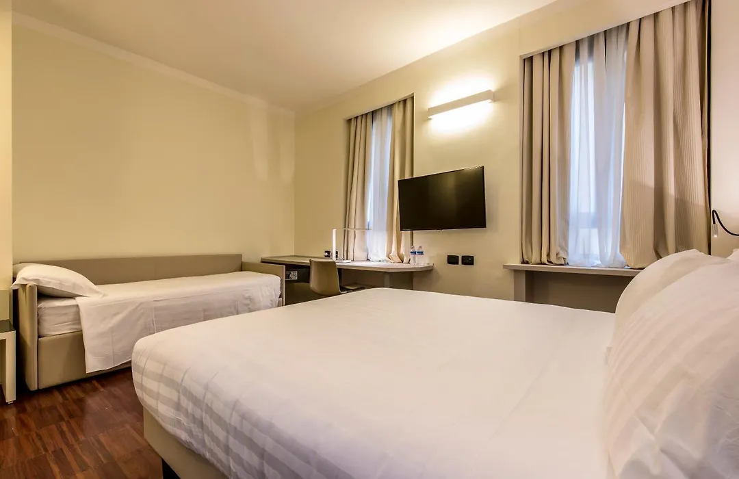 43 Station Hotel-1