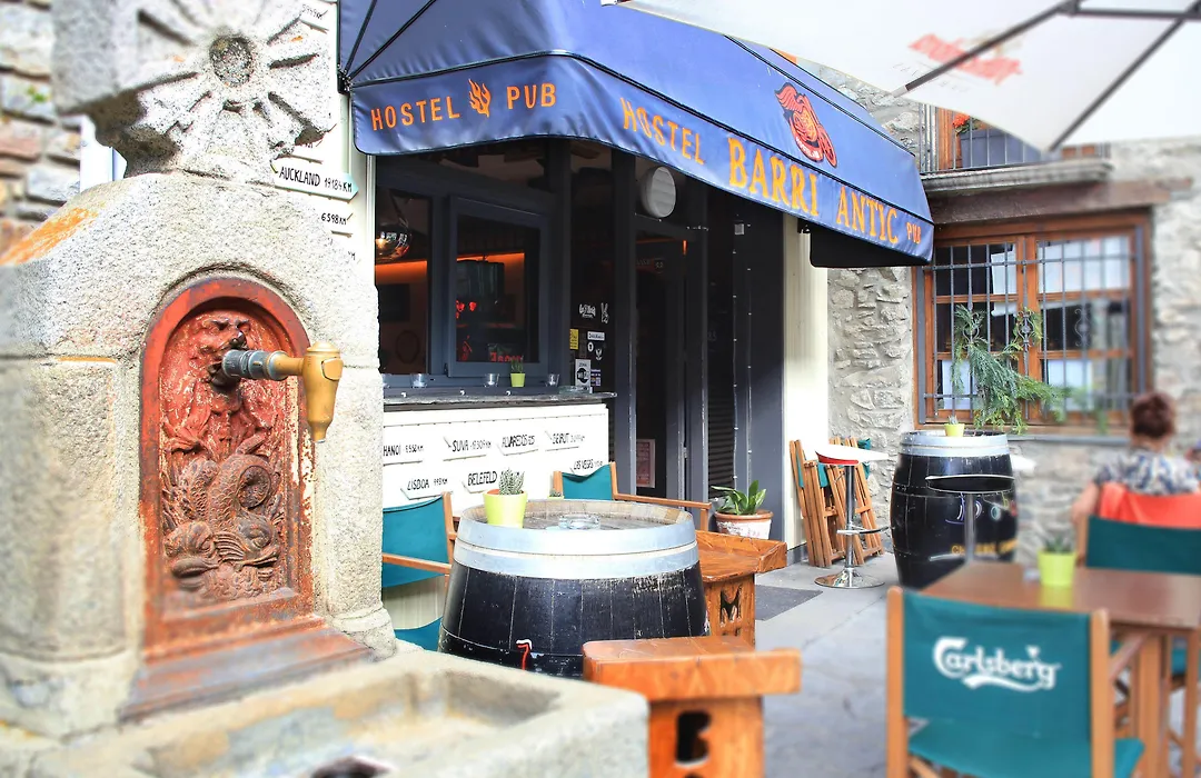 Barri Antic Hostel & Pub-1