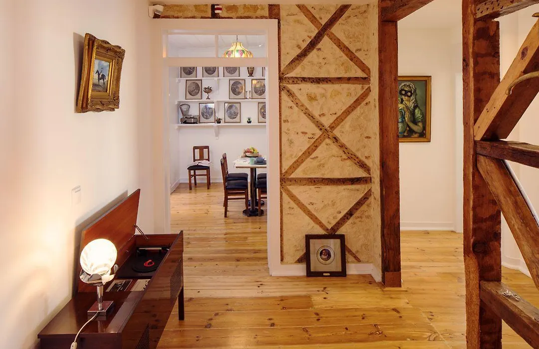 Lisbon Calling Rooms & Studio-1