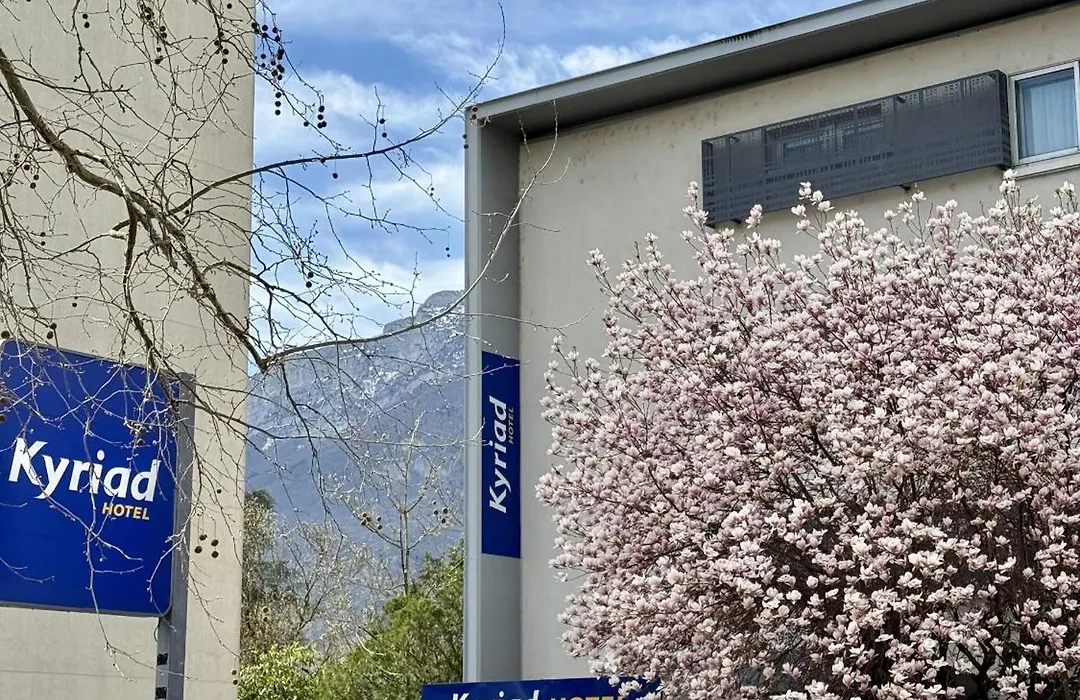 Kyriad Grenoble Centre-1