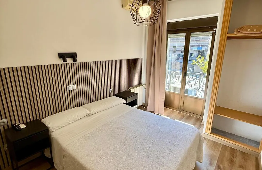 Hostal Fernandez Atocha-1