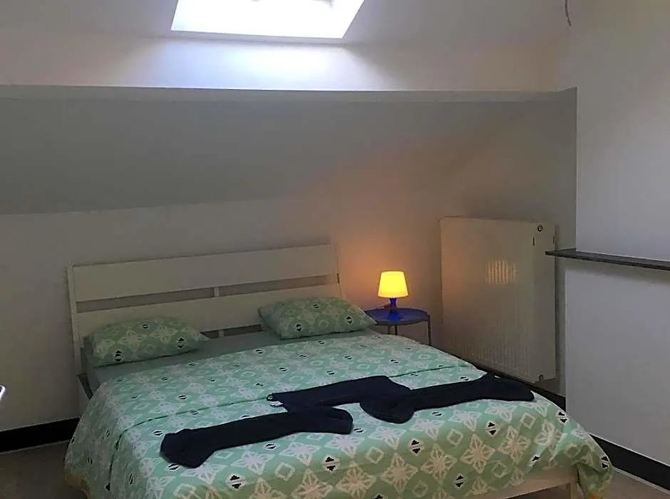Leonard Room-1