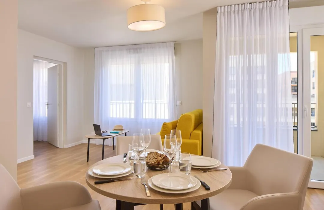Quality Aparthotel Rouen-1