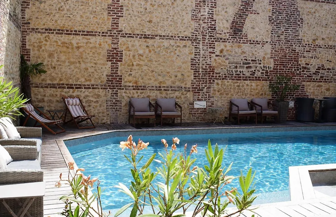 Le Trophée By M Hôtel Spa-1