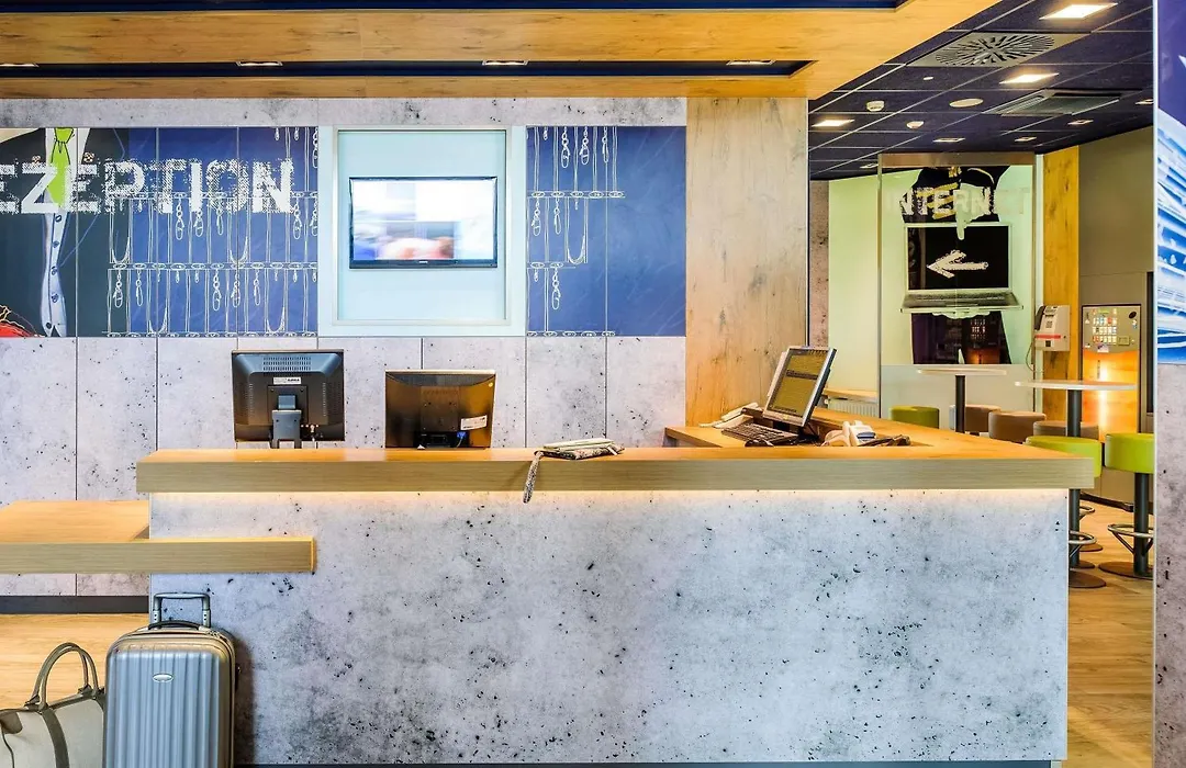 ibis budget Bordeaux Centre Bastide-1