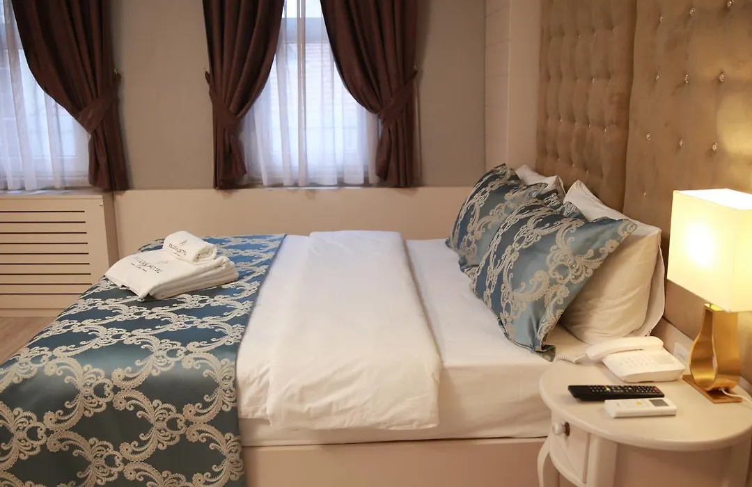Pelican House Hotel-1