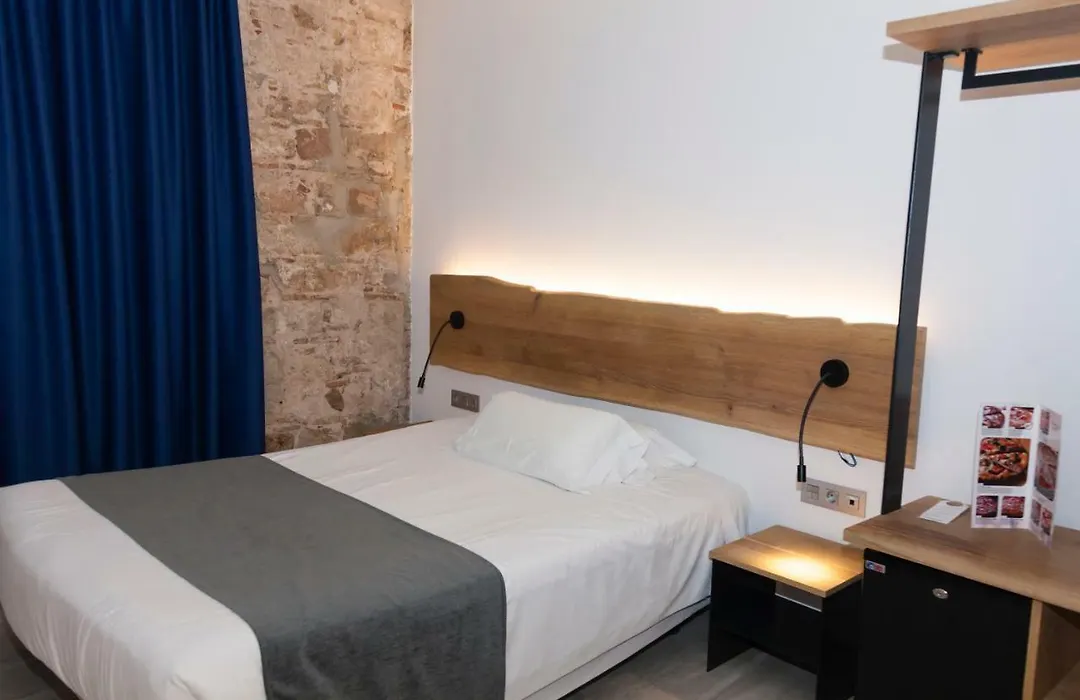 Hostal Paris-1