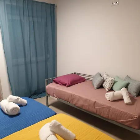 Lisbon Hostel Terminal 4-3