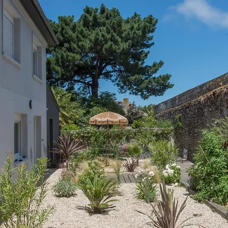 chambre d'hôte et gîte du jardin des corsaires-3