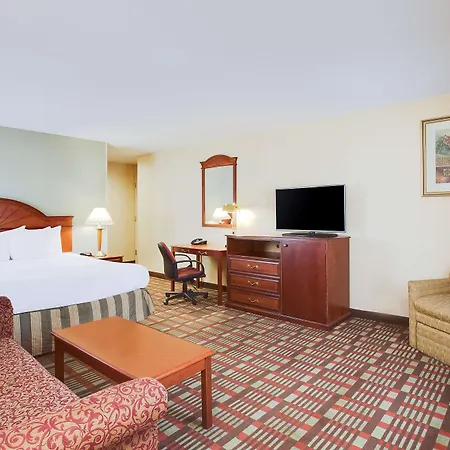 La Quinta Inn By Wyndham Queens-3