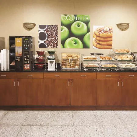 La Quinta Inn By Wyndham Queens-2