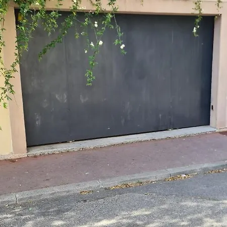 Suite indépendante avec 1 chambre et 1 bureau-2
