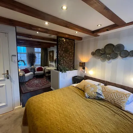 The Smallest Hotel In Amsterdam-2