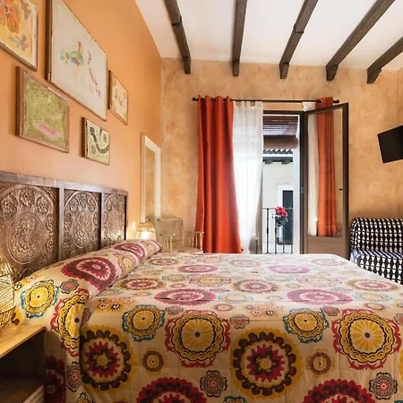 Hostal Artistic B&B-2