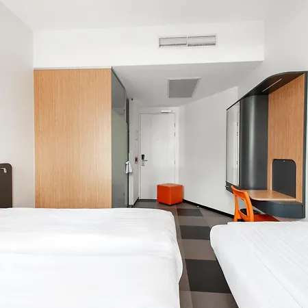 Easyhotel Amsterdam Arena Boulevard-2