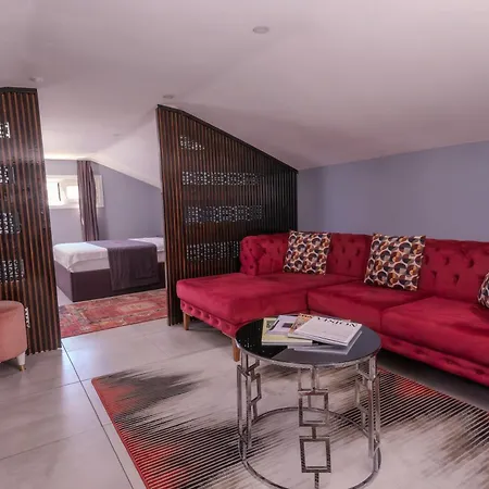 Ruby Hotel-3